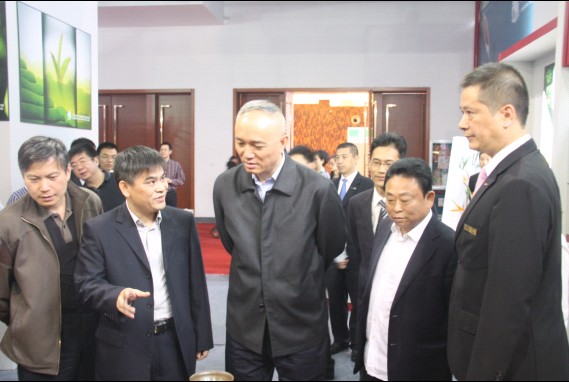 2011年10月23日上午，浙江省委常委、省委组织部部长蔡奇莅临bbin视讯会展中心参